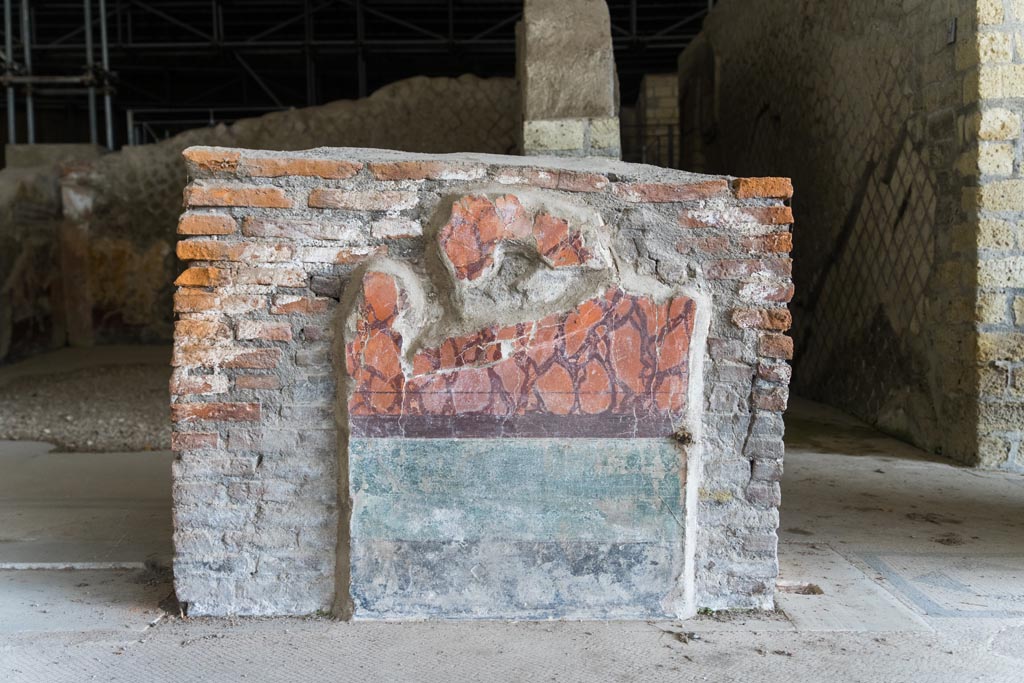 Herculaneum Villa dei Papiri. October 2023.
Painted north wall in walkway (a) between room (g), on left, and corridor (h), on right. Photo courtesy of Johannes Eber.
